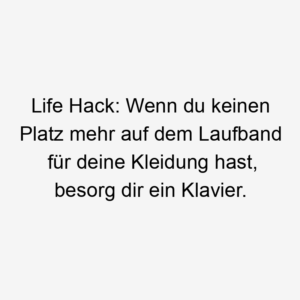 Life Hack: Wenn du keinen Platz mehr auf dem Laufband für deine Kleidung hast, besorg dir ein Klavier.