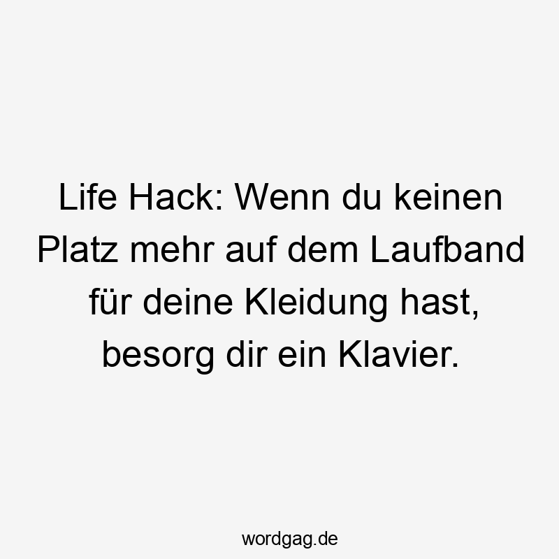 Life Hack: Wenn du keinen Platz mehr auf dem Laufband für deine Kleidung hast, besorg dir ein Klavier.